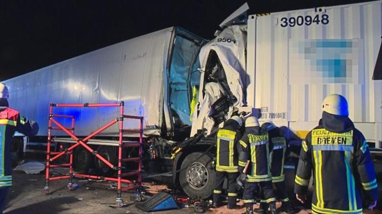 Ein Lastwagenfahrer ist bei einem Unfall am Mittwoch auf der A1 verstorben. Es war bereits der vierte tödliche Unfall im Zusammenhang mit der Großbaustelle. 