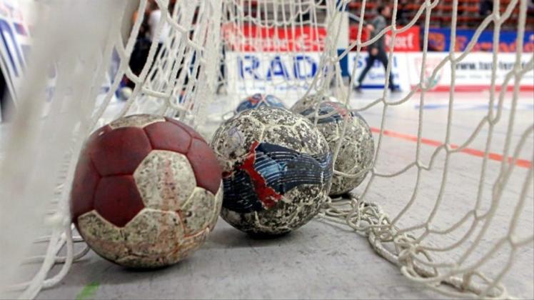 Unter der Leitung von Referent Ralf Geisler hat in der Halle in Heide ein Junior-2-Schiedsrichterlehrgang für Handballer stattgefunden. 