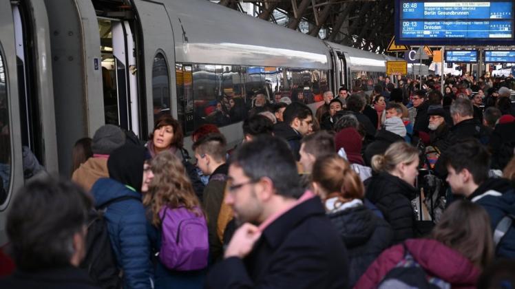 Bahnstreik: So Gibt Es Geld Zurück – Diese Rechte Haben Reisende | SHZ