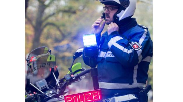 In Osnabrück fährt ab sofort eines der bundesweit ersten elektrisch betriebenen Polizeimotorräder für den städtischen Einsatz. Foto: dpa/Gentsch
