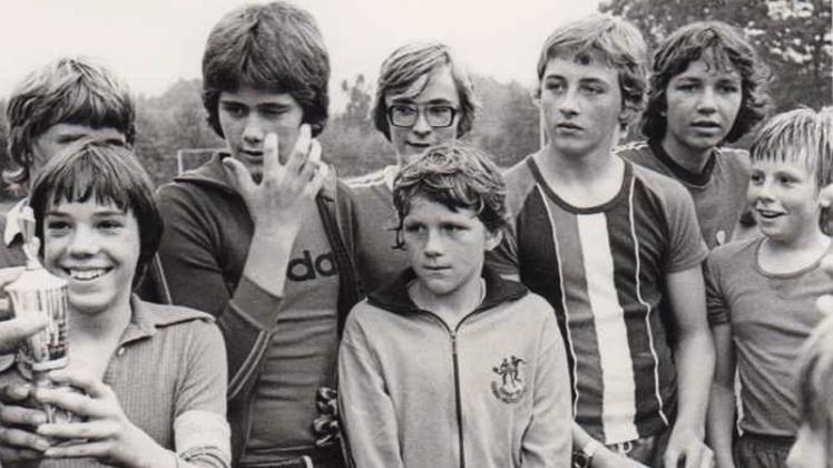 Der Jugendfußballverein Heide II erhielt am 11. September 1978 in Hoykenkamp einen Wanderpokal. 