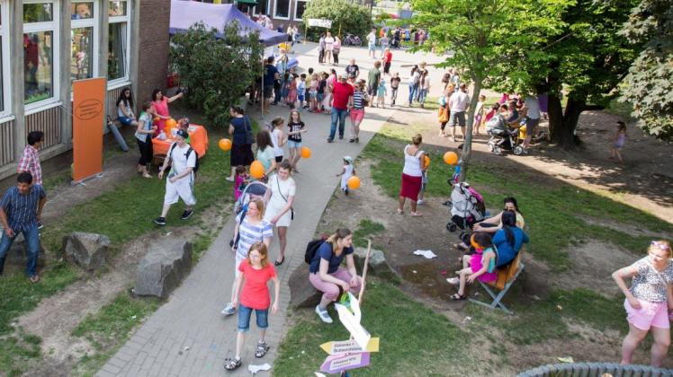 Viel Volk und viel Programm gibt es wie 2016 beim Stadtteilfest im Schinkel am Samstag. Foto: Swaantje Hehmann