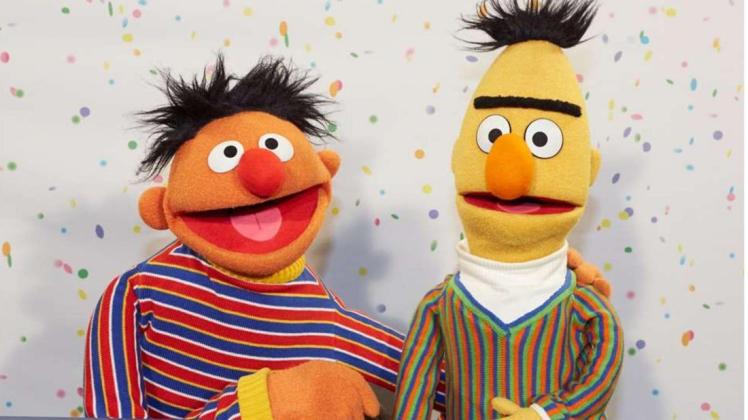 Ernie und Bert sind ein Paar – zumindest hat ihr Autor Mark Saltzman sie immer so verstanden. Foto: Georg Wendt/dpa