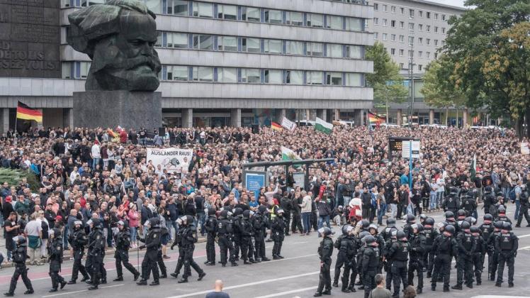 Bei den angekündigten Protesten wird die sächsische Polizei auch von der Bundespolizei und Beamten aus anderen Ländern unterstützt. Foto: Imago/Max Stein