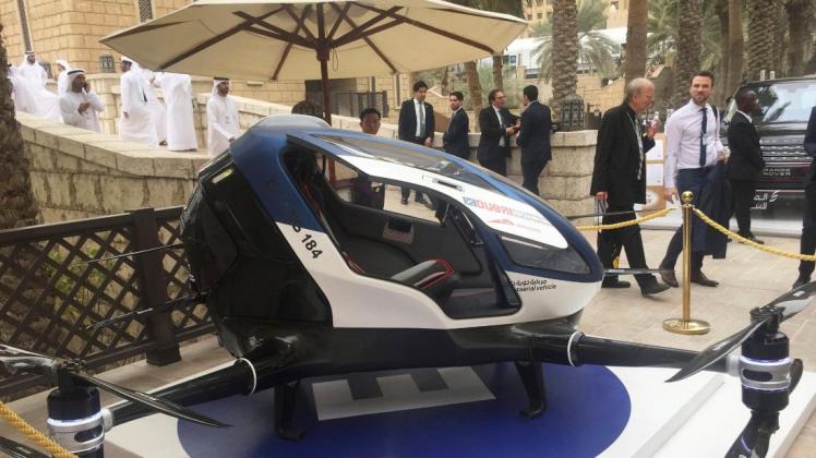 Ein Modell des EHang 184, der nächsten Generation des Dubai Drohnen-Taxis, steht am 13.02.2017 in Dubai. Foto: dpa/Kamran Jebreili