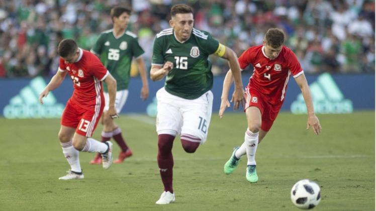 Beim deutschen Vorrundengegner Mexiko lief beim Test gegen Wales noch nicht alles rund. Kapitän Hector Herrera (Mitte) und seinen Team kamen gegen Wales nicht über ein 0:0 hinaus. Foto: imago/ZUMA Press