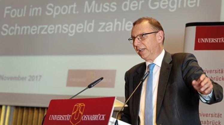 Hans Schulte-Nölke ist Professor für Bürgerliches Recht, Europäisches Privat- und Wirtschaftsrecht, Rechtsvergleichung und Europäische Rechtsgeschichte. 