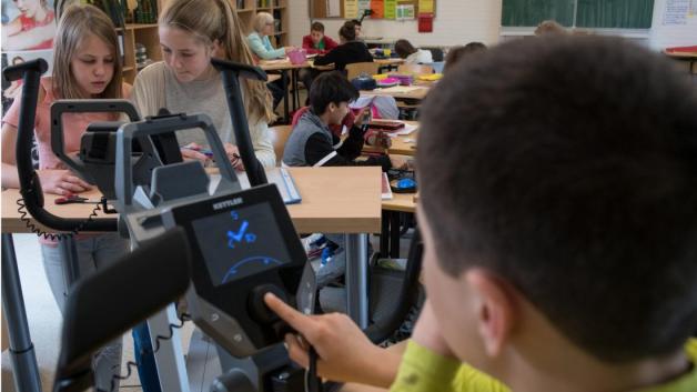 Schüler der 5b an der Bremer Oberschule testeten die Ergometer während des Unterrichts. Foto: dpa Schüler der 5b an der Bremer Oberschule testeten die Ergometer während des Unterrichts. Foto: dpa