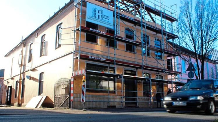 Wird bald abgerissen: Das Ex-Wienerwald nahe der City an der Oldenburger Straße. Wird bald abgerissen: Das Ex-Wienerwald nahe der City an der Oldenburger Straße.
