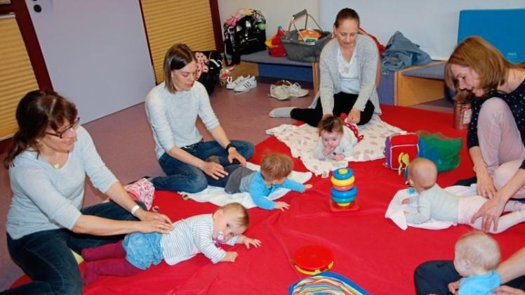 Babys in Bewegung: Spielerisch werden Kleinkinder in diesem Kurs gefördert. 