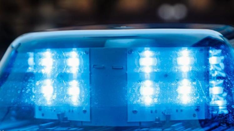 Eine 39-Jährige hat betrunken eine Laterne in Delmenhorst umgefahren. 
