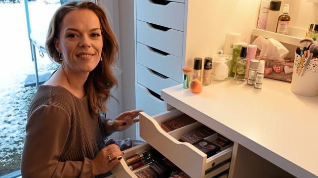 Durch ihren Beruf als Make-Up-Artist und  hat Melanie Andreas schubladenweise Make Up. 