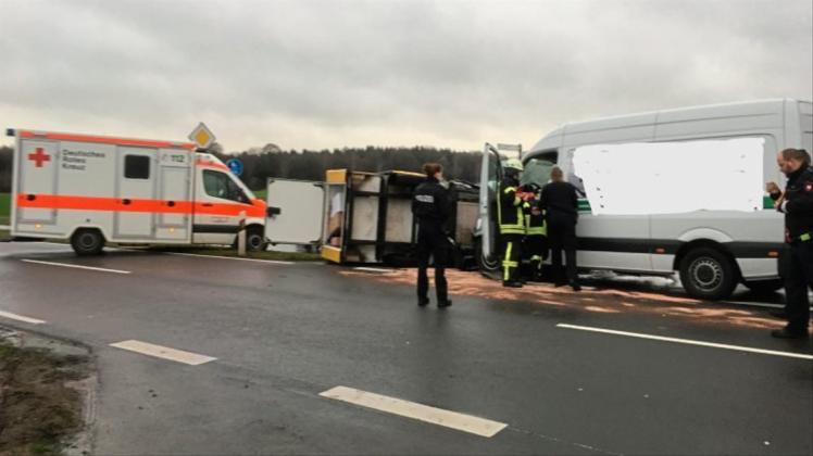 Drei Verletzte und über 21.000 Euro Schaden sind die Bilanz eines Unfalls auf der Heiligenroder Straße in Stuhr am Freitagnachmittag. 