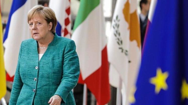 Angela Merkel verliert weiter an Zustimmung in der Bevölkerung. Derzeit stehen laut einer jüngsten Umfrage nur noch 51 Prozent der Befragten hinter der Kanzlerin. 