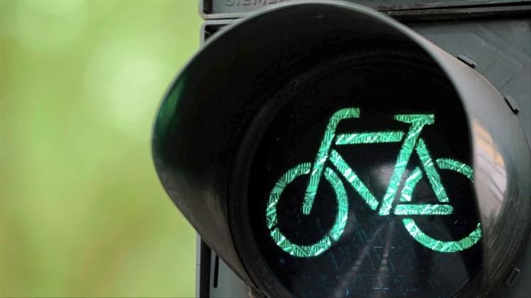 Wegen vermehrter Verkehrsunfälle mit Radfahrern will die Polizei in Delmenhorst öfter kontrollieren. Symbolfoto: Marius Becker/dpa