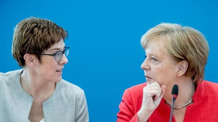 Annegret Kramp-Karrenbauer zusammen mit Kanzlerin Merkel vergangene Woche vor Beginn einer Sitzung des CDU-Bundesvorstands. 