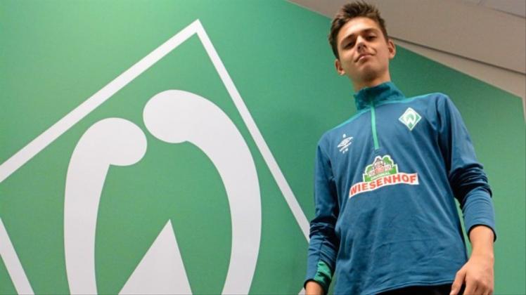 Kapitän von Werder Bremens U16 – und Jung-Nationalspieler: der Delmenhorster Emre Karagöz. 