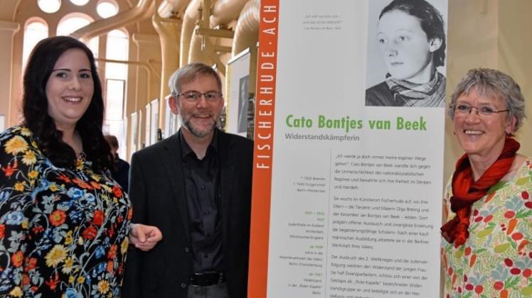 Rücken Frauengeschichte in den Fokus: Maike Tönjes (wissenschaftliche Mitarbeiterin), Carsten Jöhnk (Museumsleiter) und Gabriele Beckmann (Landesfrauenrat). 