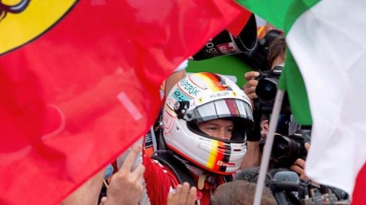 Nach seinem Start-Ziel-Sieg wird Sebastian Vettel in Montréal gefeiert. 