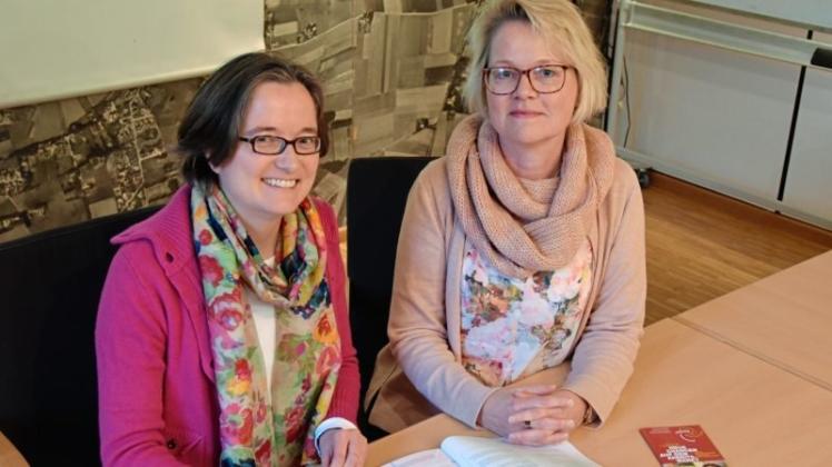 Wirtschaftsförderin Christa Linnemann (links) und Kerstin Vogelsang von der EFA unterstützen und beraten Gründerinnen in Ganderkesee. 