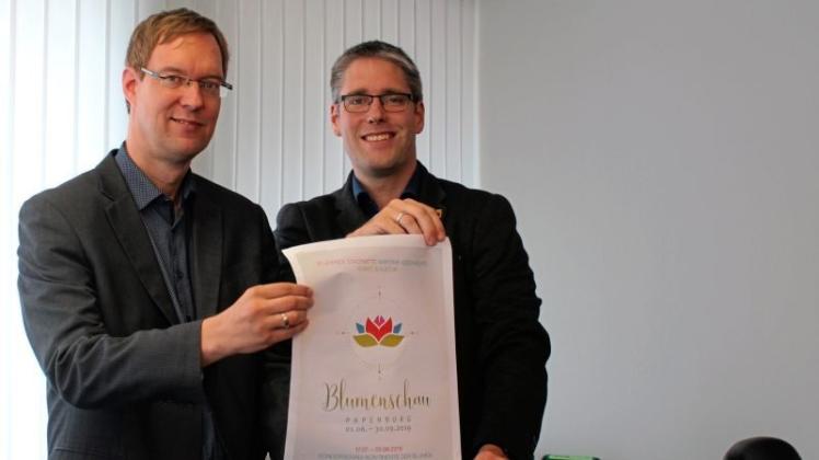 Über die Beteiligung der Samtgemeinde (SG) Dörpen an der Blumenschau 2019 in Papenburg freuen sich SG-Bürgermeister Hermann Wocken (links) und Blumenschau-Projektleiter Heiko Abbas. 