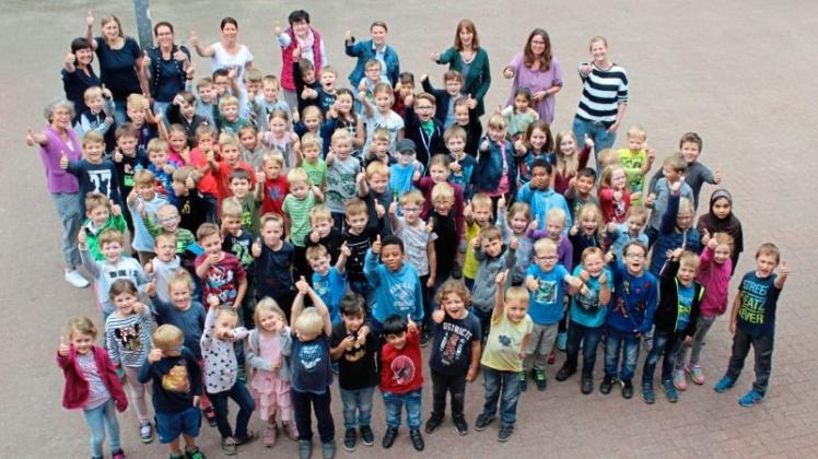 Daumen hoch für 50 Jahre Ludgerusschule in Schapen: Zum Jubiläumsschulfest am 23. Juni 2018 lädt die Schulgemeinschaft alle herzlich ein. 