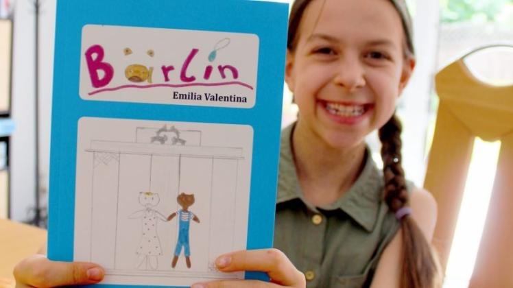 Buchautorin mit elf Jahren: Emilia Valentina Becker hat eine Geschichte über zwei Bärenfreundinnen geschrieben. 