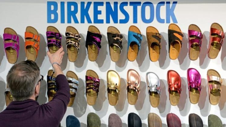 Qual der Wahl: Mit verschiedenen Farben und Mustern liegen Birkenstock-Schlappen inzwischen im Trend. 