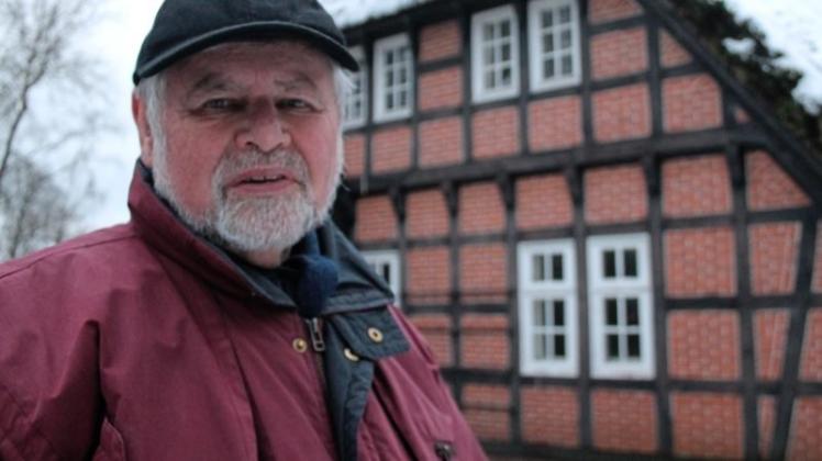 Dietmar Mietrach plant mit dem Förderverein Informationszentrum Freilichtbühne Bookholzberg für den 13. Mai eine Ausstellung und Gästeführungen im Spieldorf. Archivfoto: Bettina Dogs-Prößler Dietmar Mietrach plant mit dem Förderverein Informationszentrum Freilichtbühne Bookholzberg für den 13. Mai eine Ausstellung und Gästeführungen im Spieldorf. Archivfoto: Bettina Dogs-Prößler