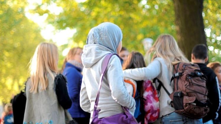 Einem 11-jährigen Mädchen ist am Samstagnachmittag in der Osnabrücker Tannenburgstraße das Kopftuch vom Kopf gerissen worden. Symbolfoto: dpa