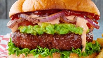 Konsistenz und Aussehen wie Rindfleisch: der „Beyond Burger“. 