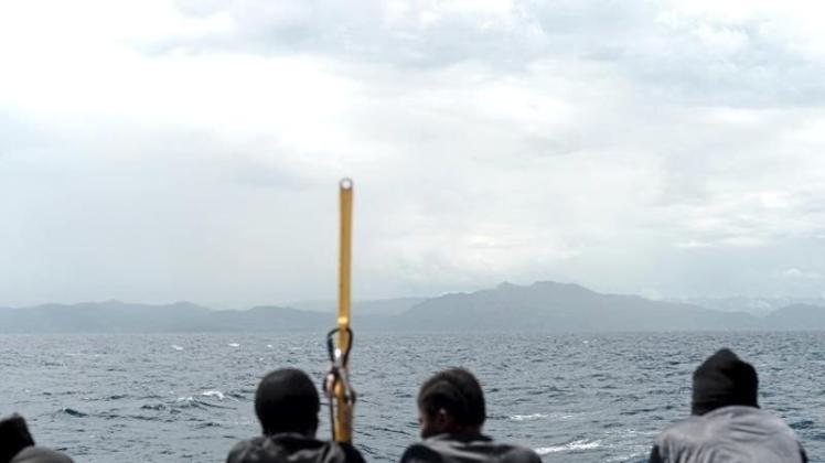 Flüchtlinge an Bord des Rettungsschiffes „Aquarius“. Italien hatte dem Schiff mit Hunderten erschöpften Migranten an Bord die Einfahrt in einen Hafen des Landes verwehrt. 