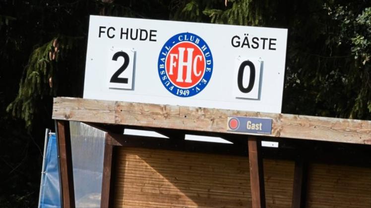 2:0 geführt, am Ende 5:3 gewonnen: Die Bezirksliga-Fußballer des FC Hude haben einen Heimsieg gefeiert: Sie bezwangen den SV Wilhelmshaven. 
