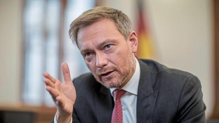 Der FDP-Bundesvorsitzende Christian Lindner ist besorgt, weil sich im Wandschatten der Migrationsdebatte ief greifende Veränderungen in der europäischen Wirtschafts- und Währungsunion vollziehen. Foto:dpa