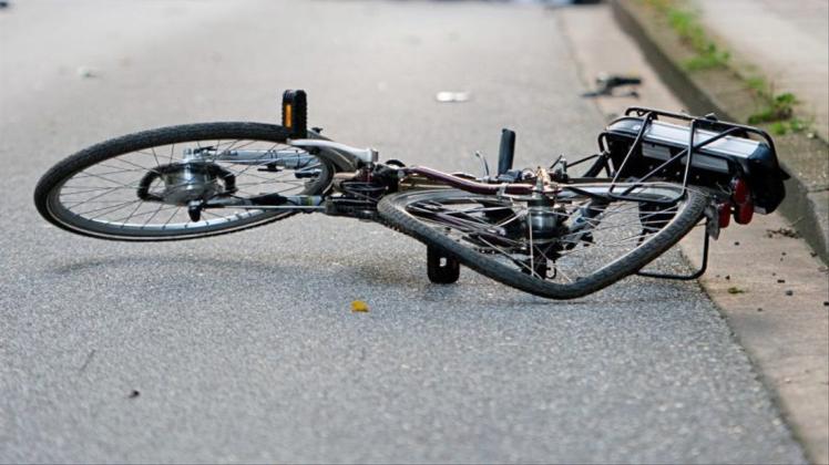 Einen Fahrradunfall verursachte ein“ Geisterfahrer“ in Wardenburg. Symbolfoto: Daniel Bockwoldt/dpa