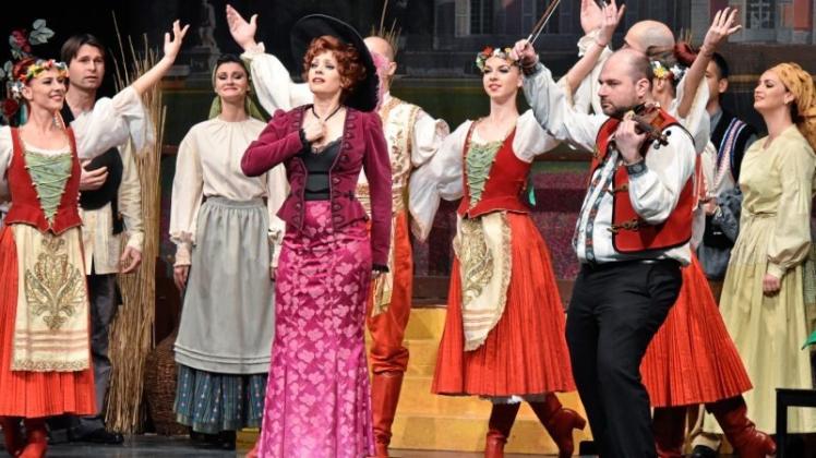 Die Operettenbühne Wien gastierte mit „Gräfin Mariza“ im Kleinen Haus. Besonders die alten Melodien weckten Erinnerungen. 
