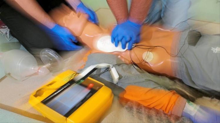 Im Notfall ist ein Defibrillator eine lebensrettende Hilfe. Symbolfoto: dpa