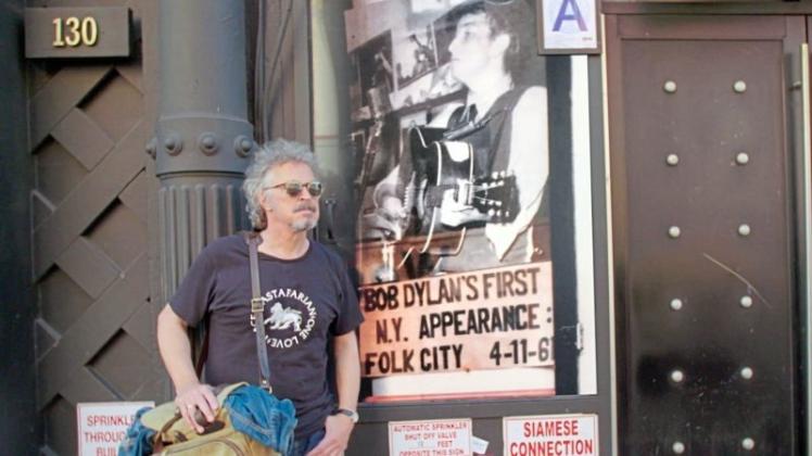Auf Dylans Spuren: Bap-Sänger Wolfgang Niedecken vor dem ehemaligen Club „Gerde‘s Folk City“, wo Bob Dylan sein erstes New-York-Konzert gab. 