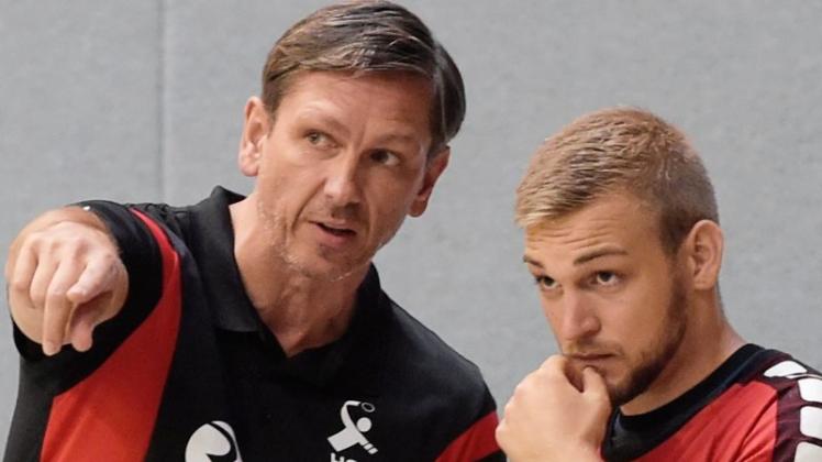 Möchte seinem Team um Ole Goyert (rechts) den Weg zum Heimsieg weisen: HSG-Trainer Jörg Rademacher. Möchte seinem Team um Ole Goyert (rechts) den Weg zum Heimsieg weisen: HSG-Trainer Jörg Rademacher.