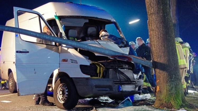 Totalschaden: Bei dem Unfall auf der Bremer Straße am 31. März 2018 wurde der 26-jährige Fahrer schwer verletzt. 