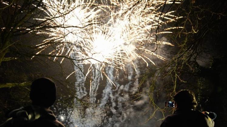 Feuerwerk fasziniert auch in Delmenhorst viele Menschen. Feuerwerk fasziniert auch in Delmenhorst viele Menschen.