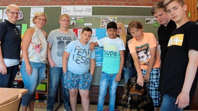 Schulhunde kommen immer mehr zum Einsatz, hier an einer Schule im Emsland. 
