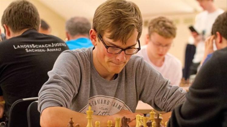 Konzentration unter Zeitdruck war bei den über vierstündigen Partien bei der Deutschen Schachmeisterschaft von Jari Reuker gefordert. 