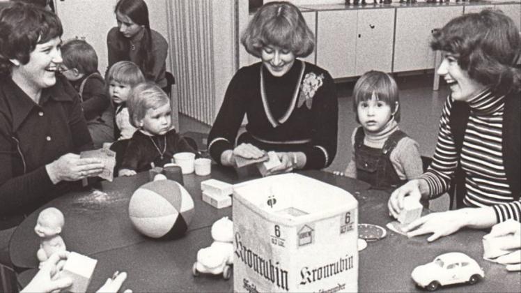 Im Rahmen des „Mini-Clubs&quot; trafen sich am 25. Januar 1977 Mütter mit ihren Kleinkindern in Ganderkesee. 
