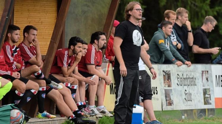 Runde zwei in das Ziel: Der FC Hude von Trainer Lars Möhlenbrock tritt am Sonntag bei GVO Oldenburg an. 