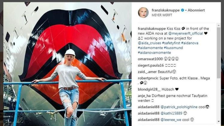 Auf ihrem Instagram-Profil postete Top-Model Franziska Knuppe mehrere Fotos von ihrem Besuch auf der Meyer Werft, darunter diese Aufnahme vor dem Kussmund des Kreuzfahrtschiffes „AIDAnova“. Quelle: instagram.com/Screenshot: NOZ/Christoph Assies