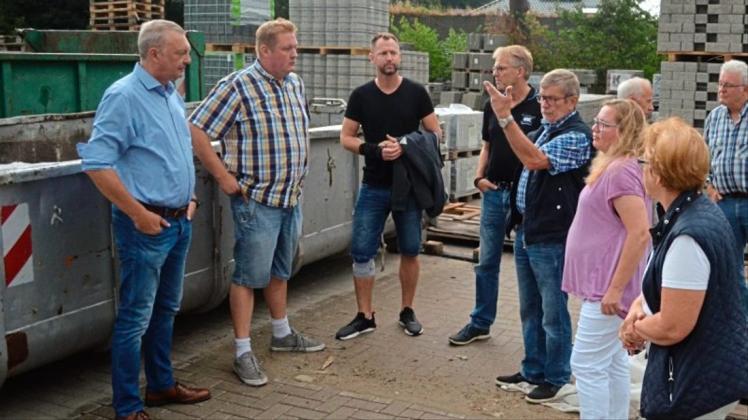 Die Ganderkeseer Christdemokraten informierten sich gestern zunächst über das Unternehmen Bau- und Brennstoffhandel Hauke Wurthmann in Heide und diskutierten danach über Probleme im Norden der Gemeinde. 