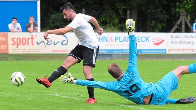 Torwart Christopher Schnake verlor mit dem FC Hude gegen die Deutsche Polizei-Nationalmannschaft mit 0:11. 