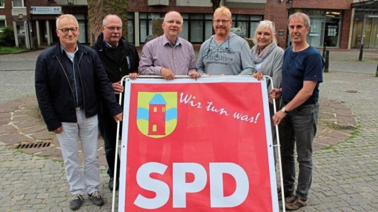 Zum neuen Vorsitzenden hat die SPD-Ortsgruppe Aschendorf Holger Funk (Vierter von links) gewählt. Den Vorstand komplettieren (von links) Peter Broos, Anton Henzen, Ralf Diedrichs, Maria Schmock von Ohr und Hans-Günther Broer. 