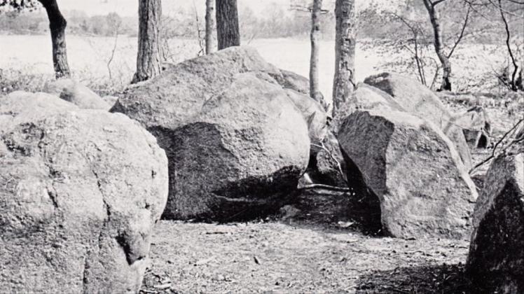 Mächtige Steinblöcke sind in der Jungsteinzeit, wie hier in Steinkimmen, zu Grabanlagen angeordnet worden. Archivfoto: Hans Grundmann